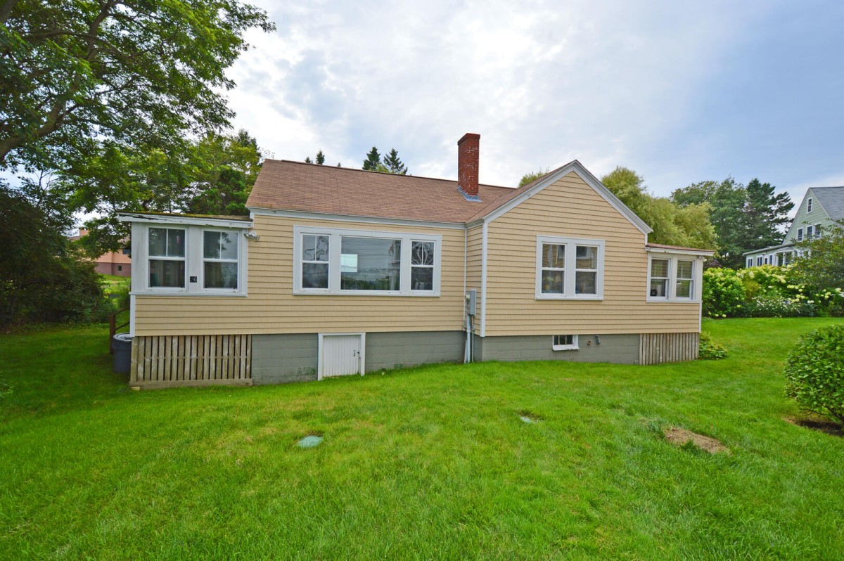 Sand Dollar Real Estate LLC-26 Lily Pond - Winter Rental-image-1