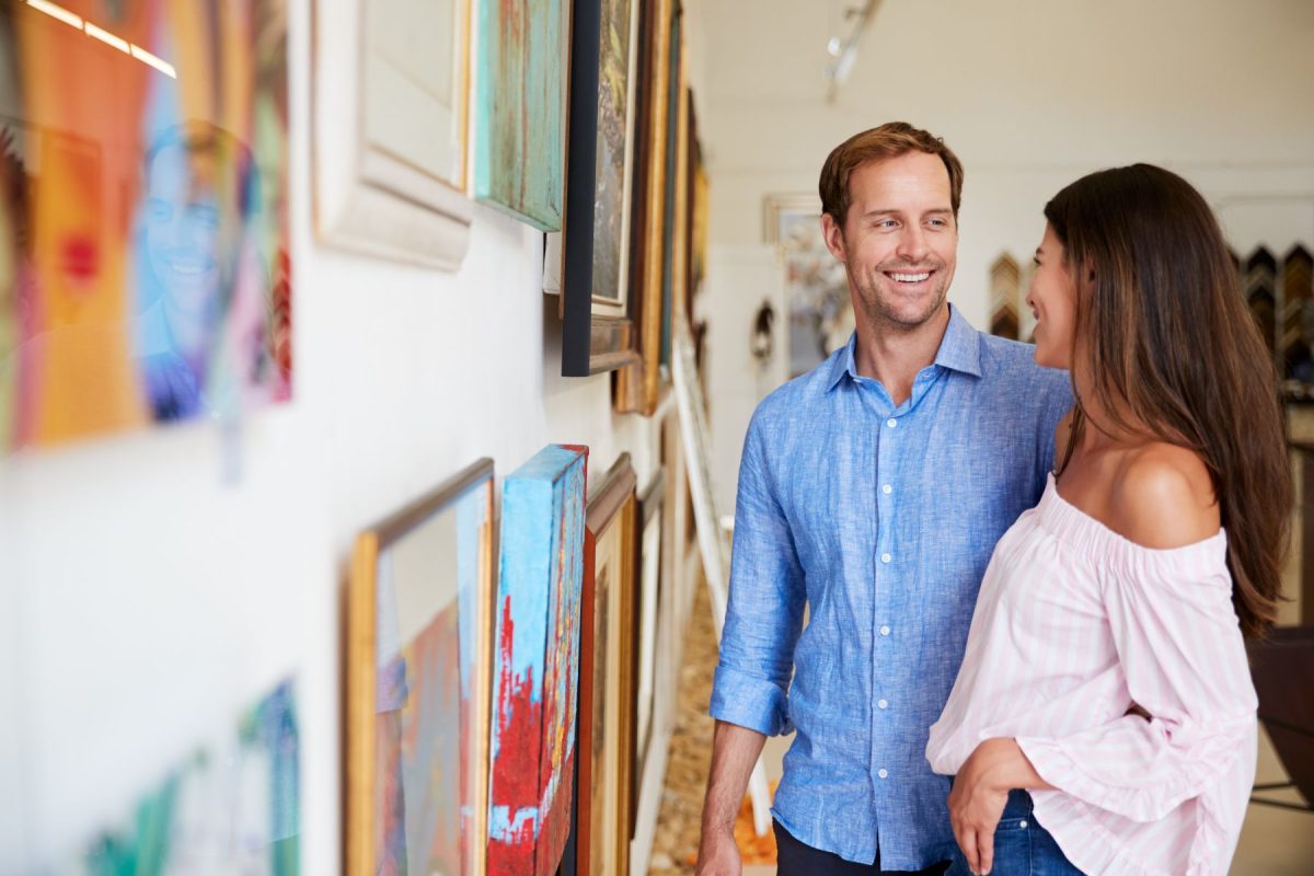 couple at art gallery
